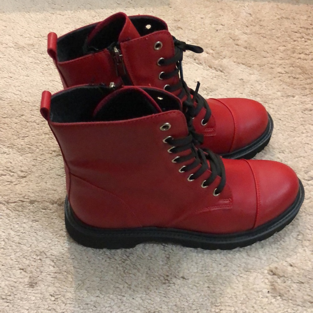 Red winter boot - Picture 2 of 8